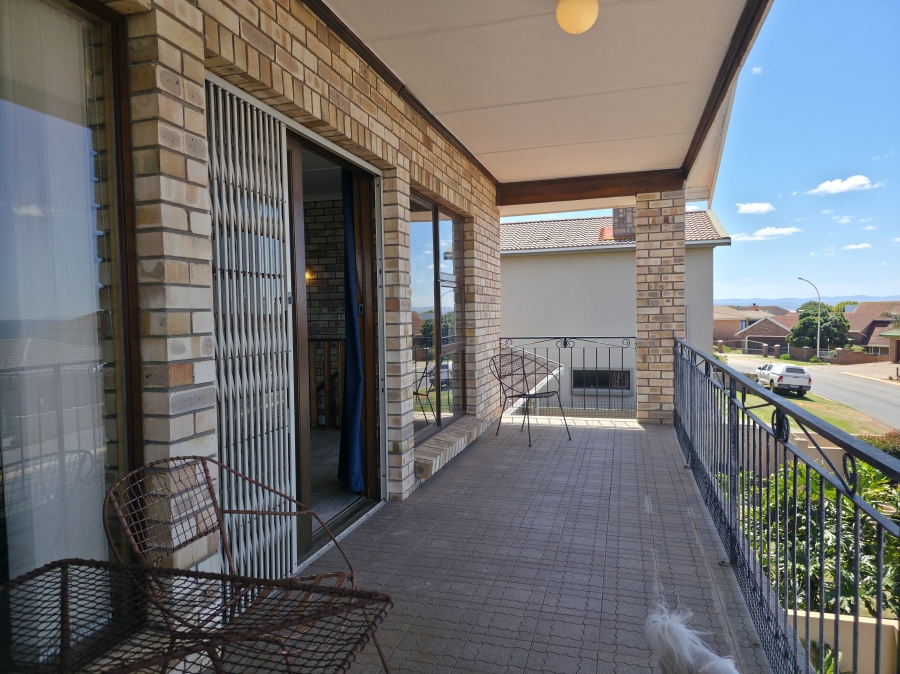 4 Bedroom Property for Sale in Wavecrest Eastern Cape